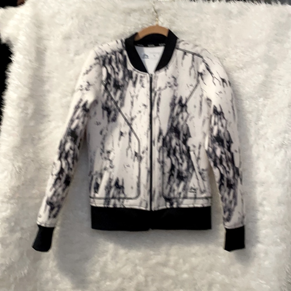 REEBOK performance marble jacket 🖤🤍